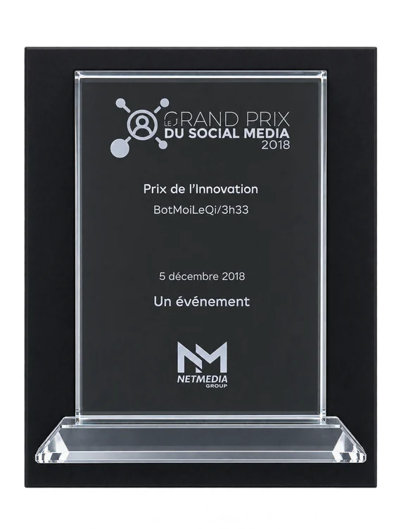 Le trophée du Prix de l'Innovation, Grand Prix du Social Media 2018, gravé au nom de BotMoiLeQi/3h33